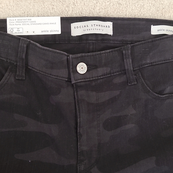 NWT Social Standard by Sanctuary size 10 Black/Camo Jeans - Picture 1 of 10